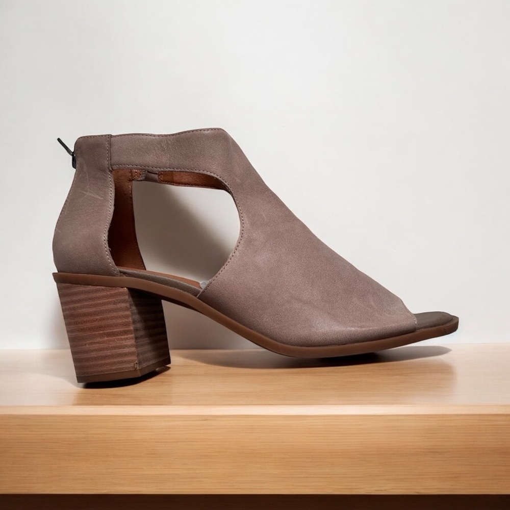 Lucky Brand Women's Taupe Open-Toe Block Heel Shoes